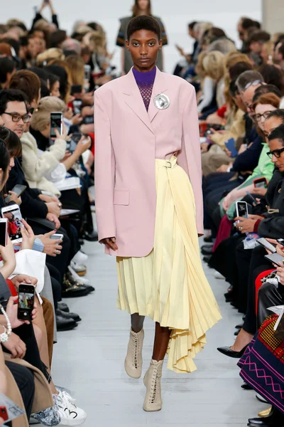 Look 7